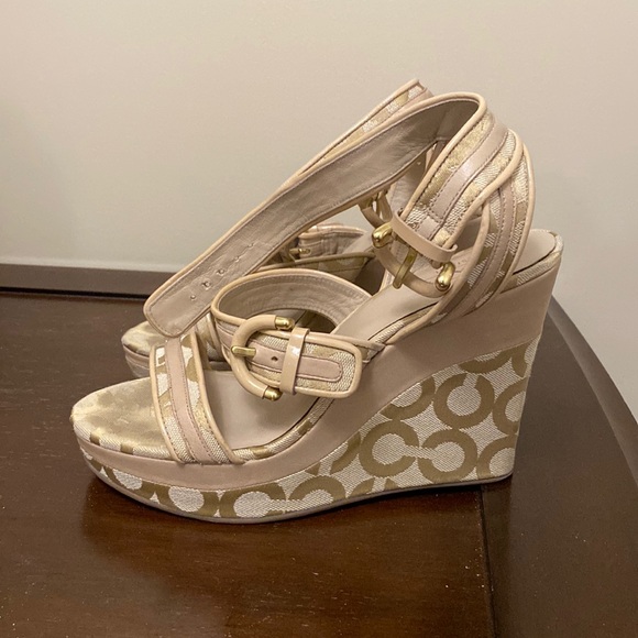 Coach heels, size 8.5 - Picture 1 of 3